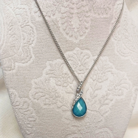Turquoise & Silver Pendant Necklace - Picture 2 of 3